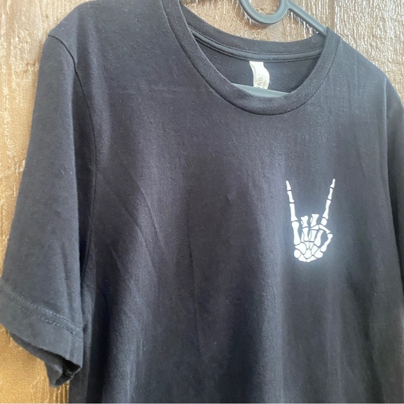 Cropped Black Sign of the Horns / Devil’s Horns Hand T-shirt Size Medium - Picture 6 of 8
